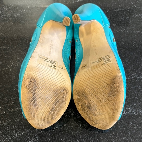 BCBGeneration Blue Peep Toe Heels - Picture 4 of 7